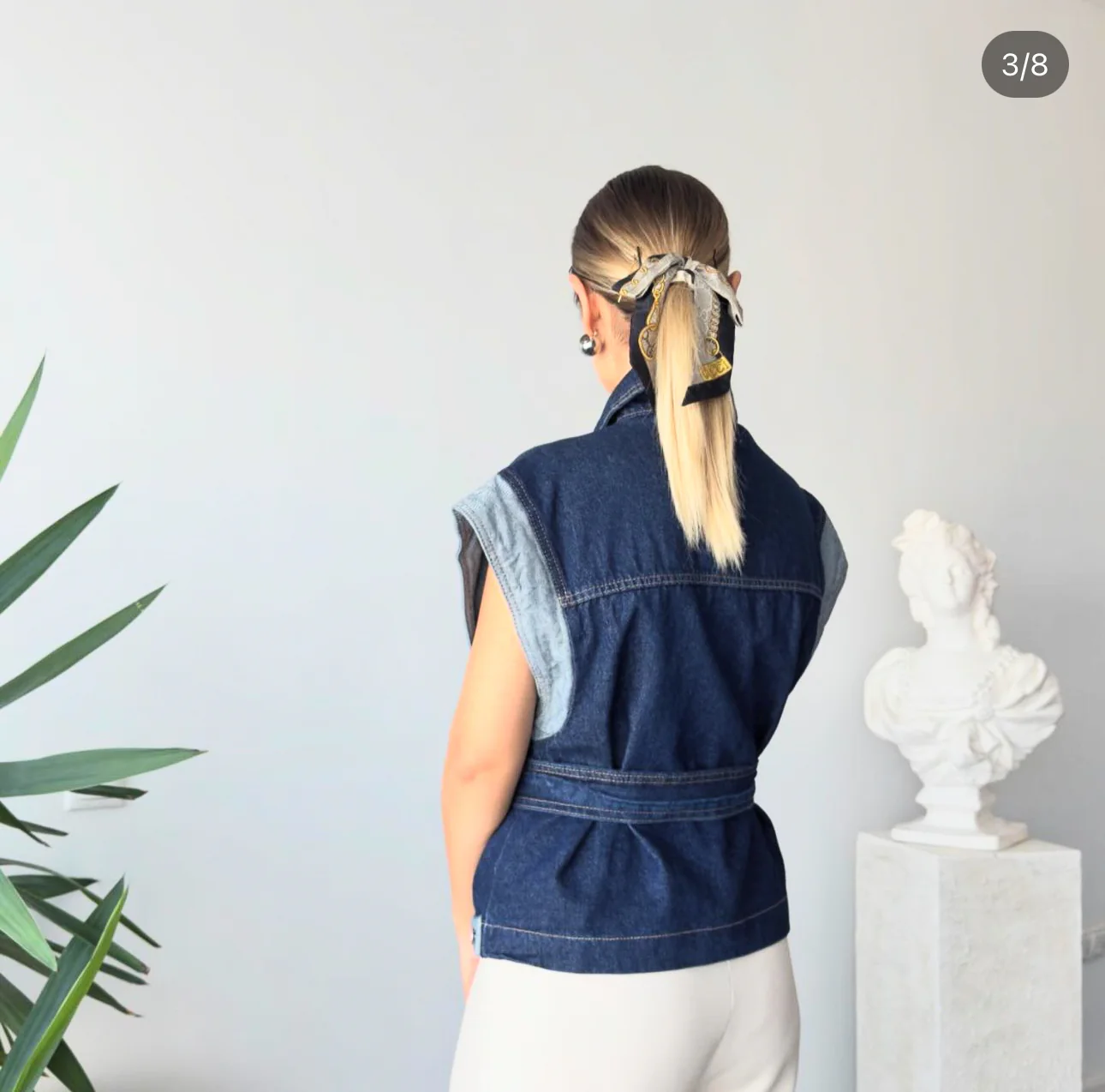 Veste sans manches en denim bicolore avec ceinture – Image 6