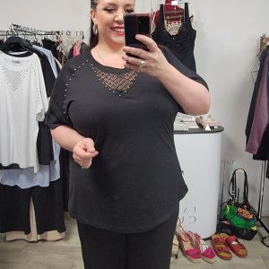 Tunique décolleté ajouré avec clous