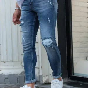 Jean slim bleu usé avec déchirures brutes aux genoux – Style urbain