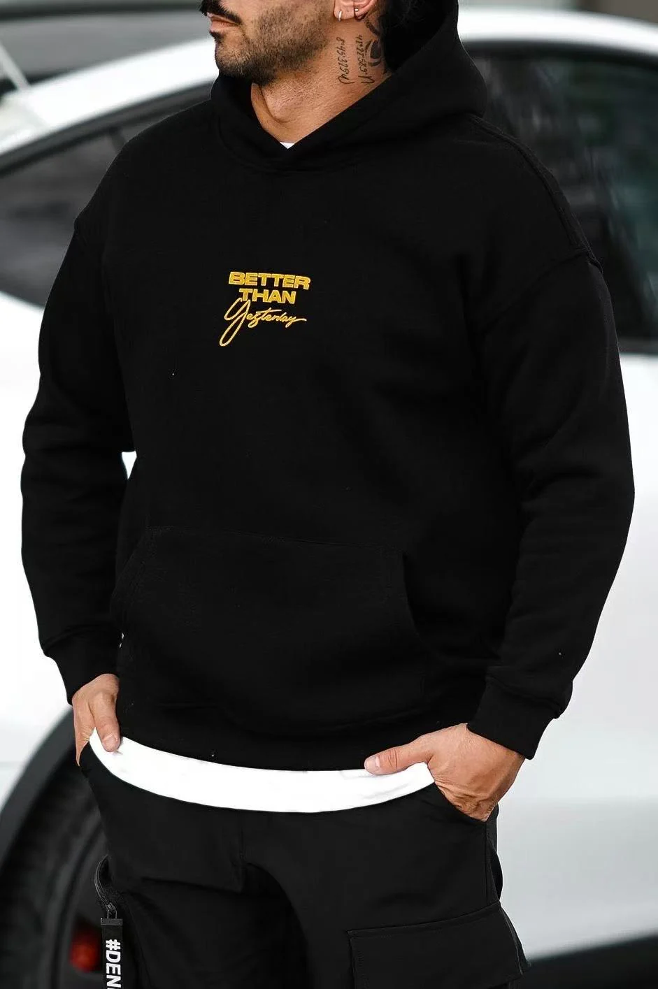 Sweat à capuche imprimé BETTER noir – Image 2