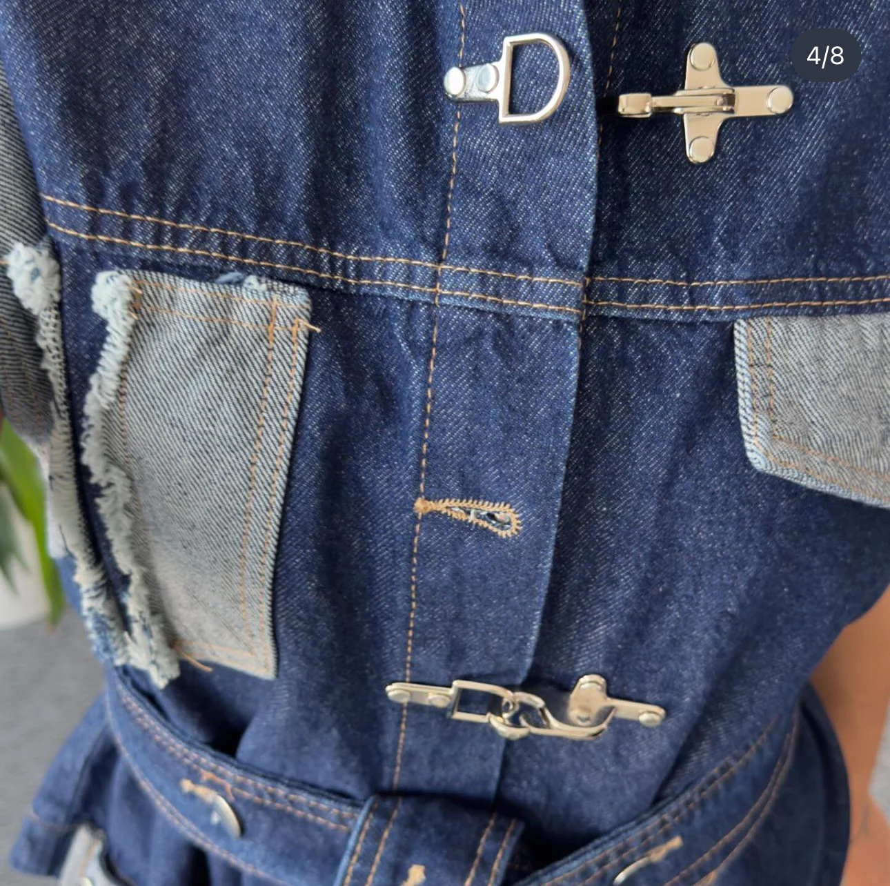 Veste sans manches en denim bicolore avec ceinture – Image 5
