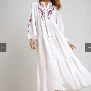 Robe Blanche Élégance Brodée