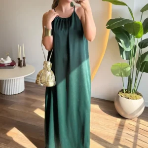 Robe Longue Verte Satinée – Élégance