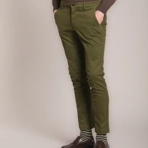 Milano pantalon chino homme en gabardine stretch extra slim fit ①
