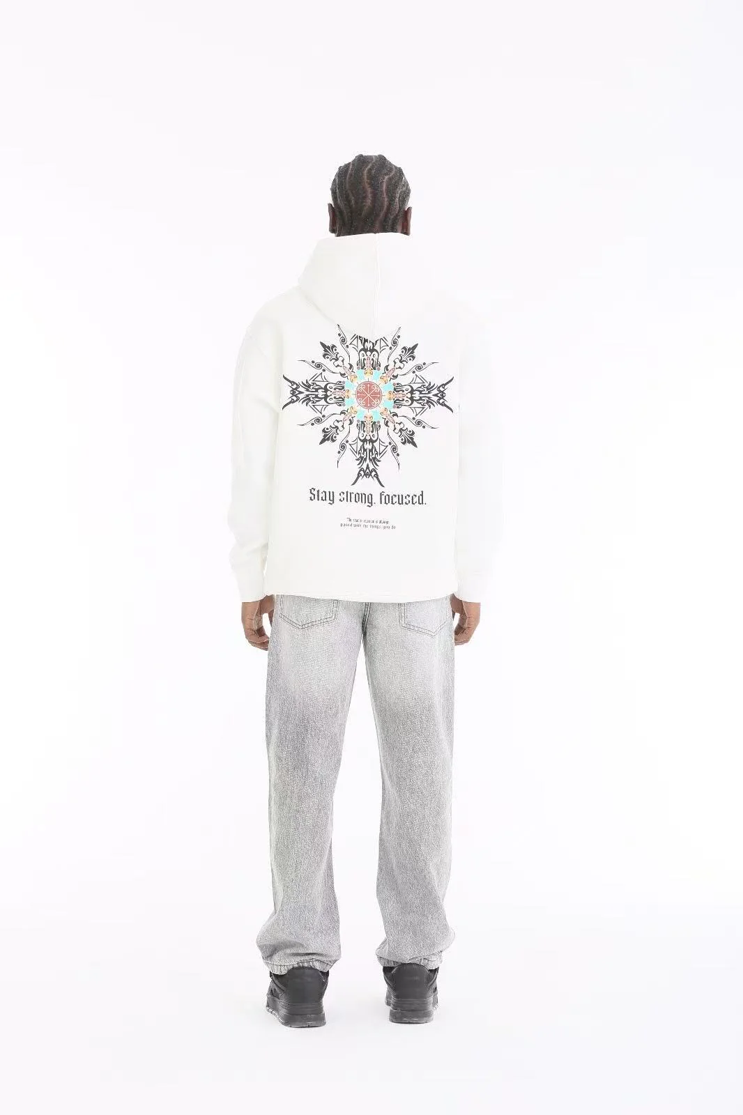 Sweat à capuche avec mandala tribal coloré