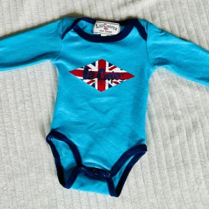 Body Garçon Bleu avec Drapeau d'Angleterre - Taille 3 Mois - Lee Cooper
