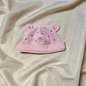 Bonnet Polaire Rose pour Nourrisson avec Petit Cœur Fuchsia : Douceur et Charme Hivernal