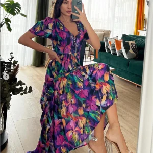 Robe demi longue avec motifs fleuri