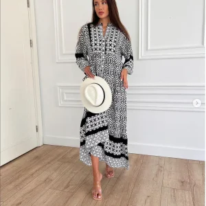 Robe longue “Graphic Chic” – Noir & blanc à imprimé géométrique