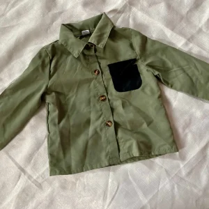 Chemise Manche Longue Kaki avec Poche Noire - Shein - Taille 4 Ans