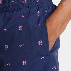 Short de bain Nike bleu marine à imprimé lettres roses NESSF518