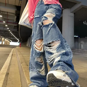 Baggy destroyed jeans