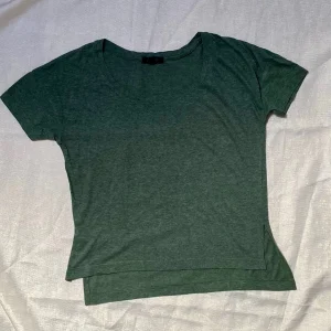 Haut Femme Jennyfer - Taille S, Manches Courtes, Kaki Légèrement Fendu