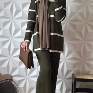 Ensemble côtelé avec pull à col montant rayés et pantalon - Kaki