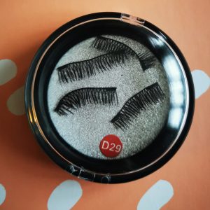 Faux cils aimantés