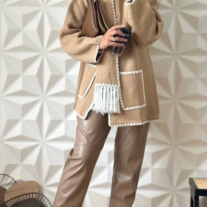 Gilet en maille de qualité supérieure avec écharpe intégré -Camel