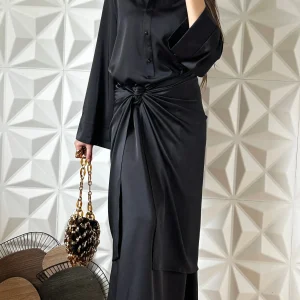 Robe boutonnée à manches longues et Jupe porte feuille - Noir