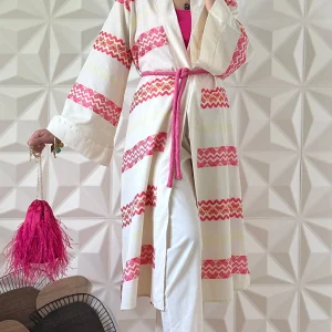 Ensemble Kimono brodé à Manches évasées - Beige motif rose