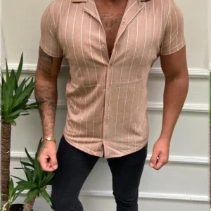 Chemise beige fashion à manches courtes avec rayure homme