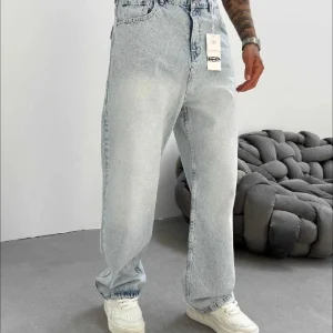 JEANS BAGGY