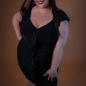 Robe drapée à volants