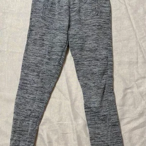 Pantalon Jogging Fille 13-14 ans Zara - Style Moucheté Blanc et Noir