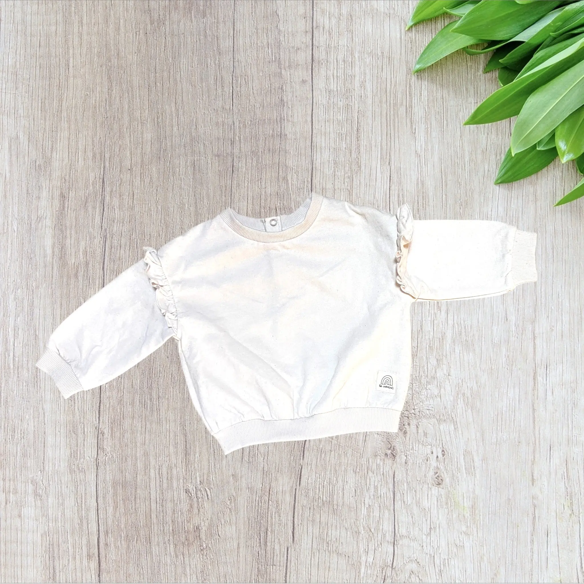 Pull bébé fille blanc 12 mois Tex – Volants aux épaules, manches longues, col rond – Image 2