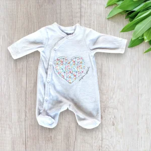 Pyjama Naissance Fille en Polaire Blanc avec Cœur Fleuri et Broderie Dorée - Mes Petits Cailloux