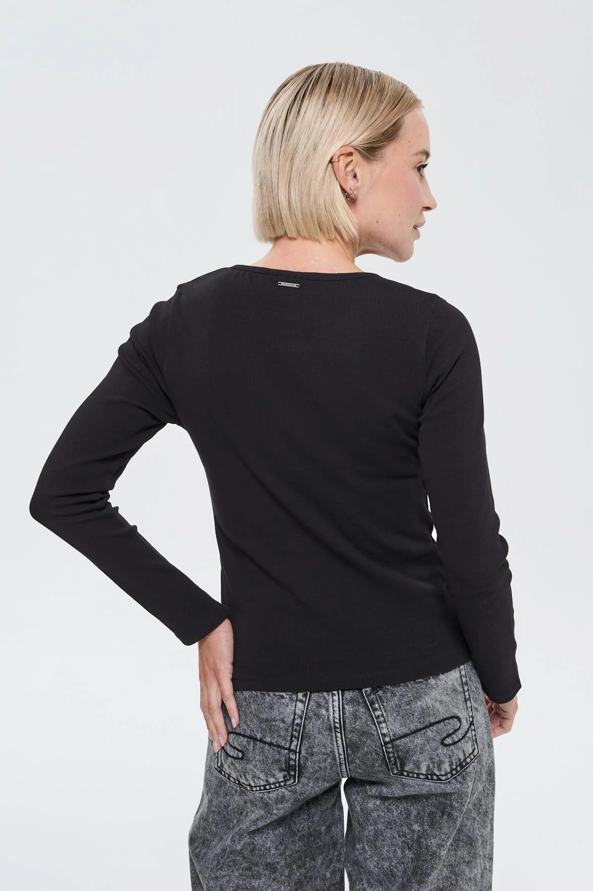 T-shirt Amui Black – Image 4