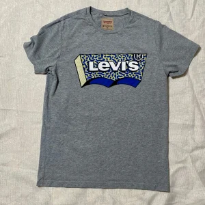T-shirt Levi's Manches Courtes Mixte, Taille 14 Ans - Gris avec Imprimé Bleu Vert