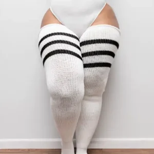Chaussettes hautes grande taille blanches à rayures noires