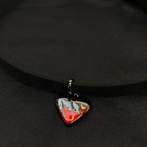 Collier choker coeur flamme