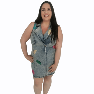 Robe en jean avec patch coloré R533