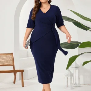 SHEIN GRANDE TAILLE (44/46/48/50/52) Robe unie avec nœud au col et ceinture à la taille – Élégance classique et féminine